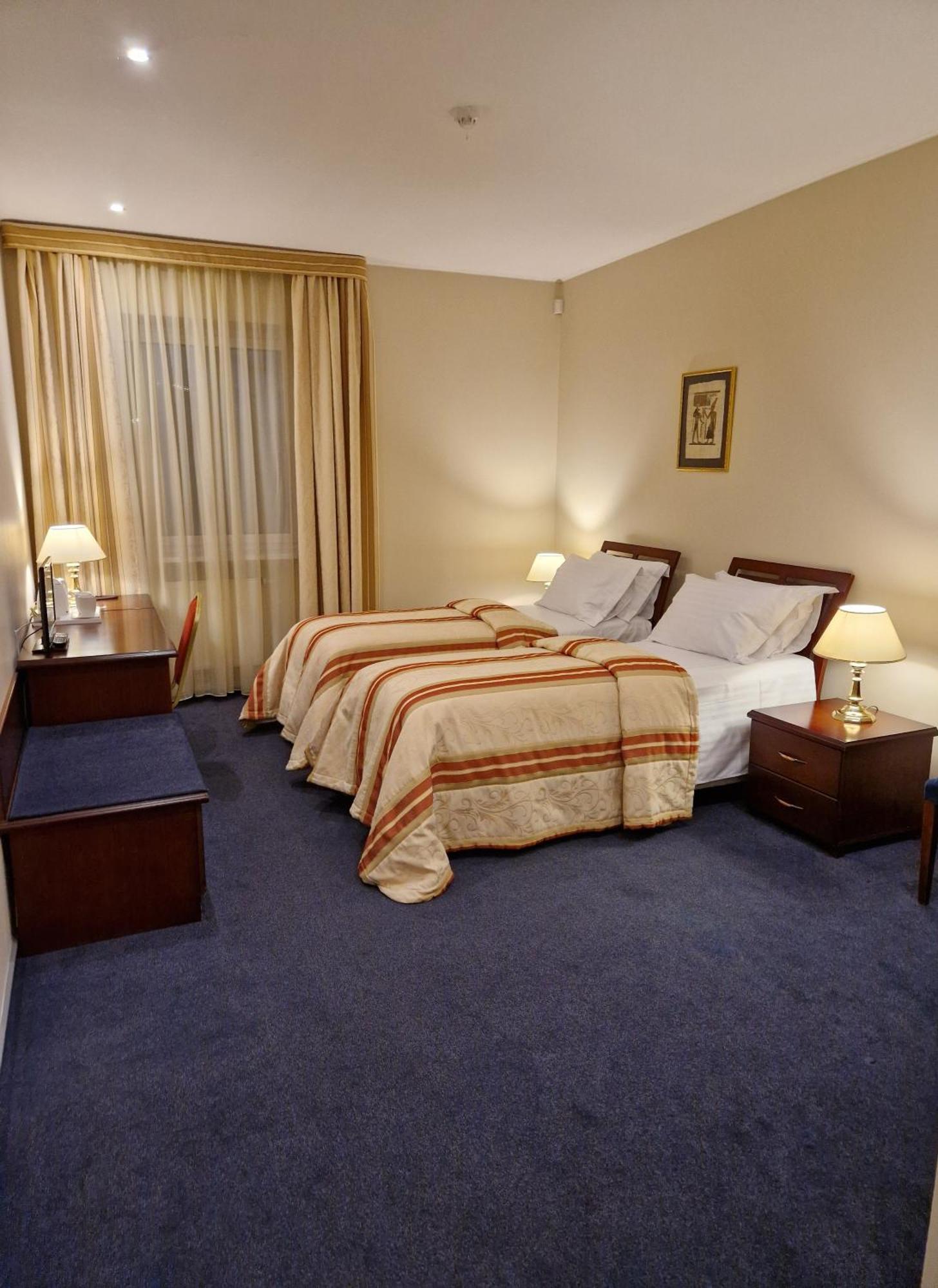 קובנה Hotel Sfinksas מראה חיצוני תמונה