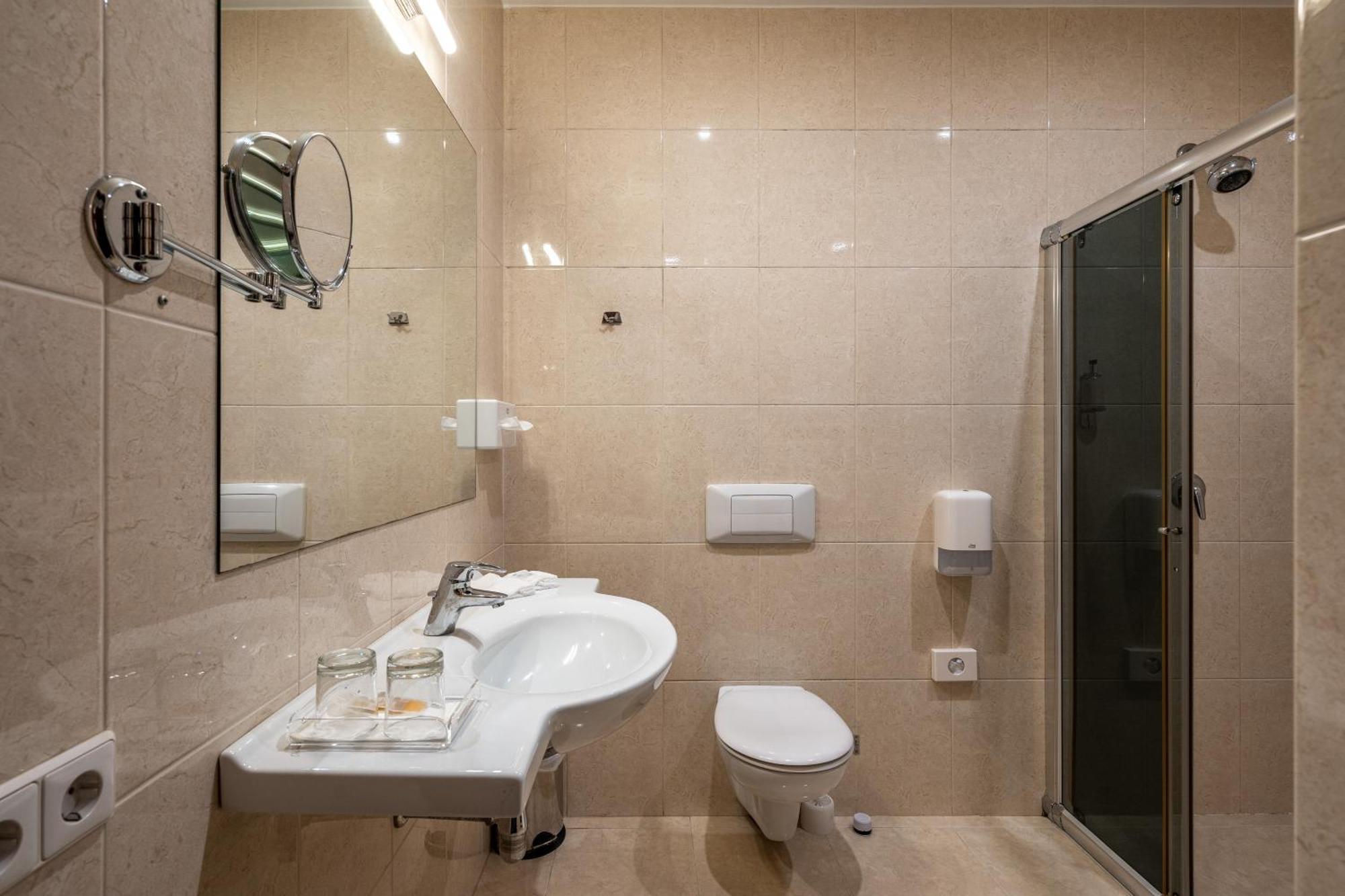 קובנה Hotel Sfinksas מראה חיצוני תמונה